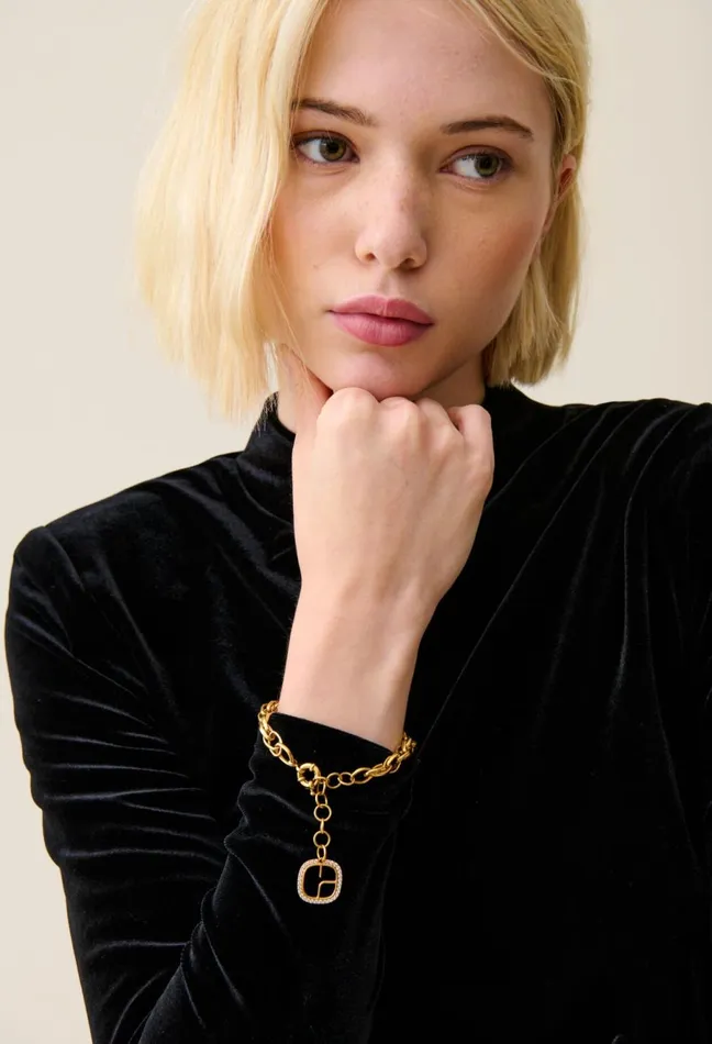 Claudie Pierlot Gold Chain Bracelet With Cp Logo Light Gold Women Jewellery And Scrunchies Claudie Pierlot Gold Chain Bracelet With Cp Logo Light Gold Women Jewellery And Scrunchies