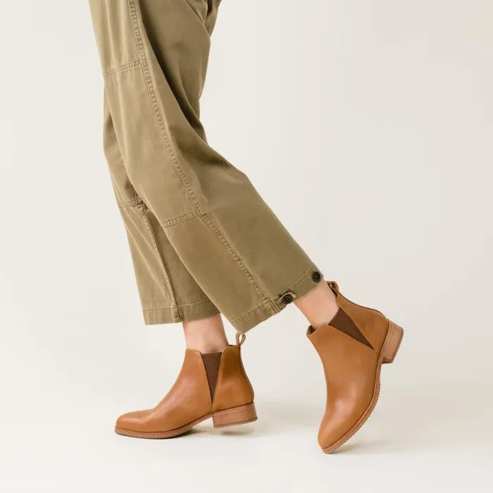 Nisolo Boots Women Eva Everyday Chelsea Boot Nutmeg Nisolo Boots Women Eva Everyday Chelsea Boot Nutmeg