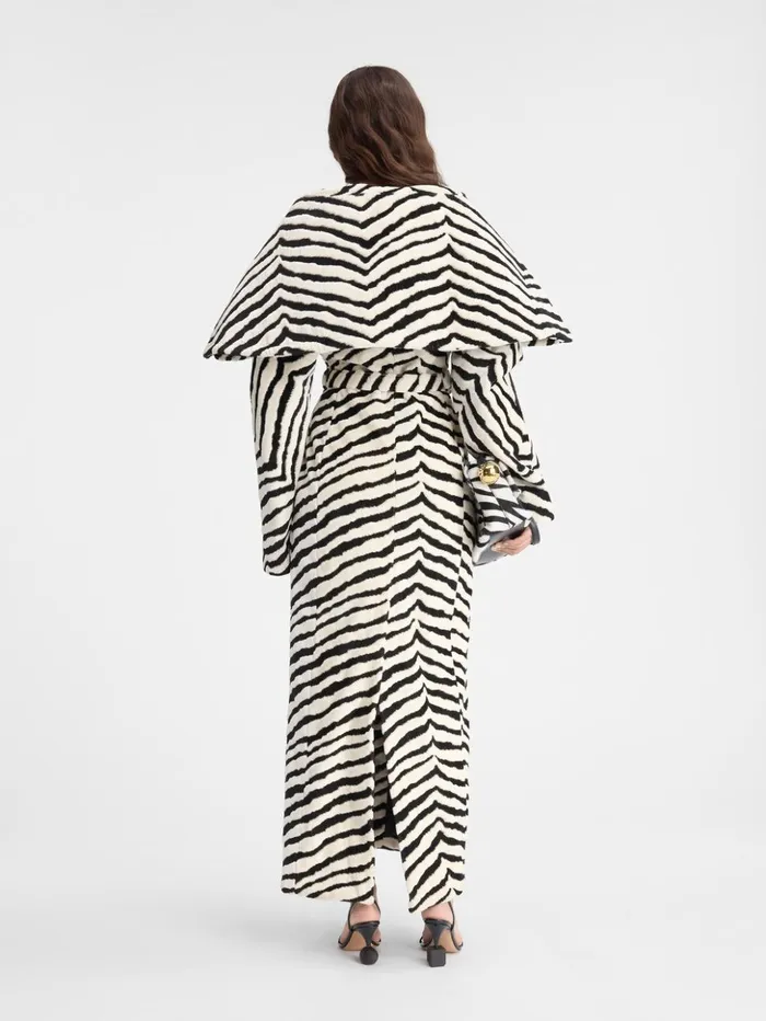 Women Coats and Jackets JACQUEMUS The Caruso Coat Jacquard Zebra Velvelt Black Women Coats and Jackets JACQUEMUS The Caruso Coat Jacquard Zebra Velvelt Black