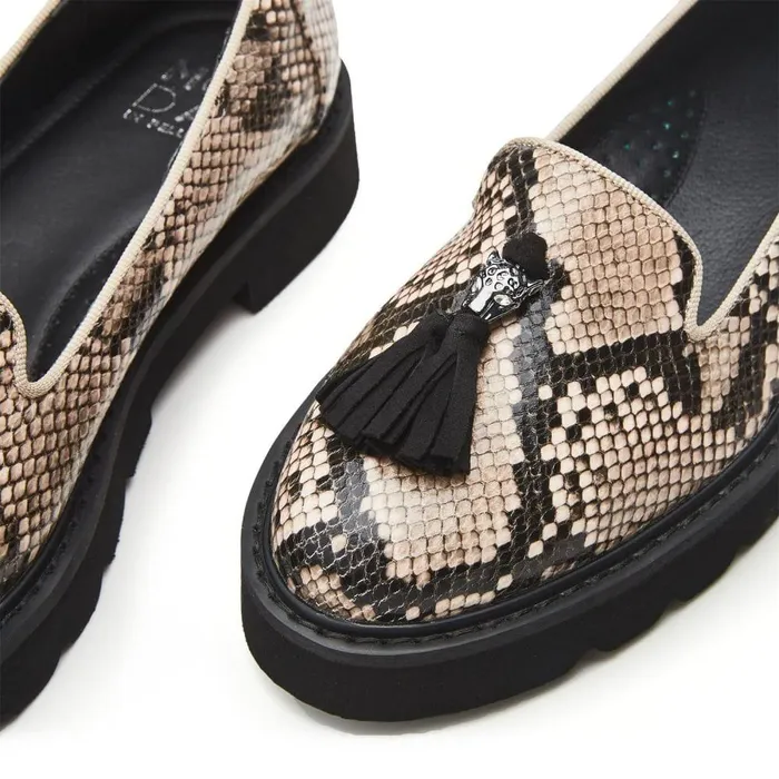 Women Moda In Pelle Brogues And Loafers Evelyn Natural Snake Print