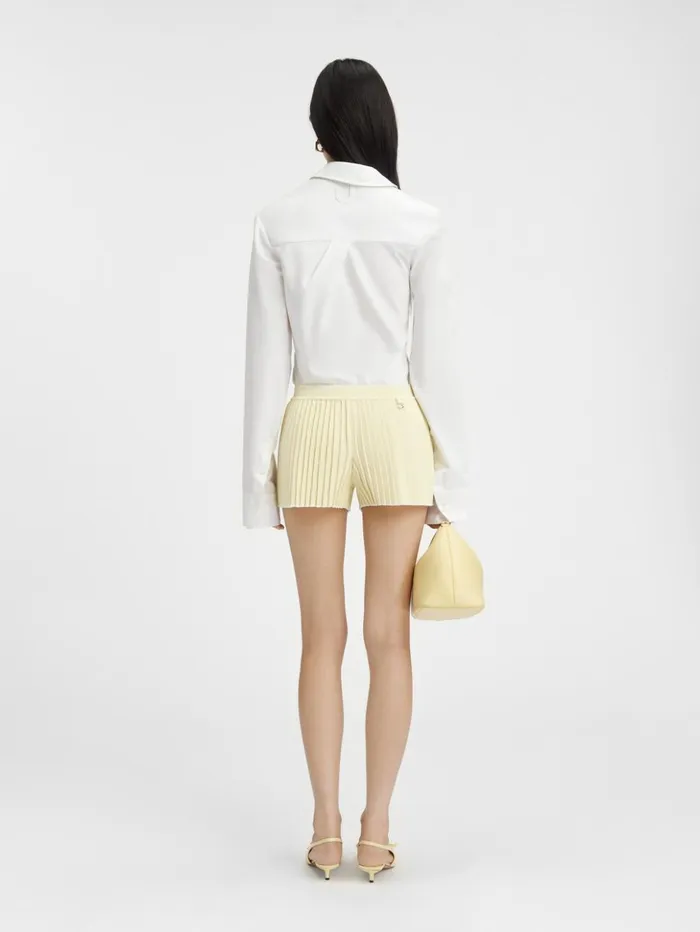 Women Trousers and Shorts JACQUEMUS The Pleated Knit Shorts Light Yellow Women Trousers and Shorts JACQUEMUS The Pleated Knit Shorts Light Yellow